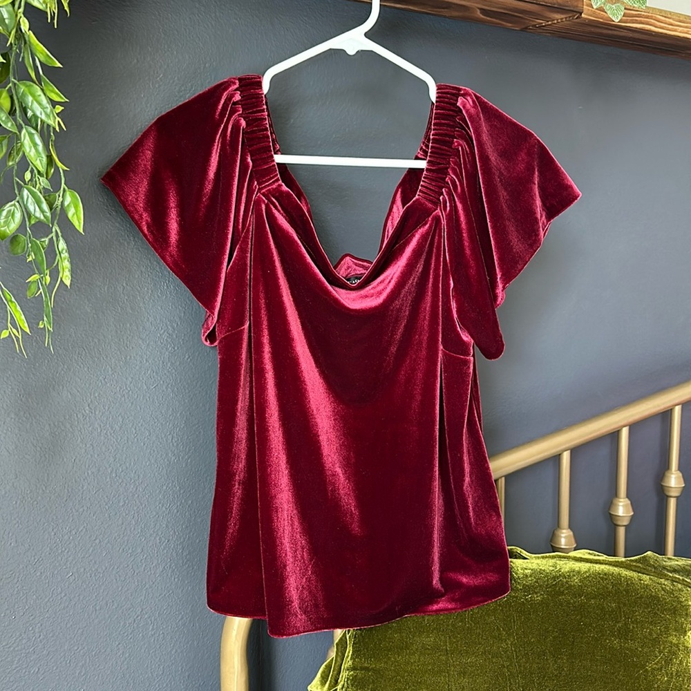 White House Black Market Burgundy Velvet Top L